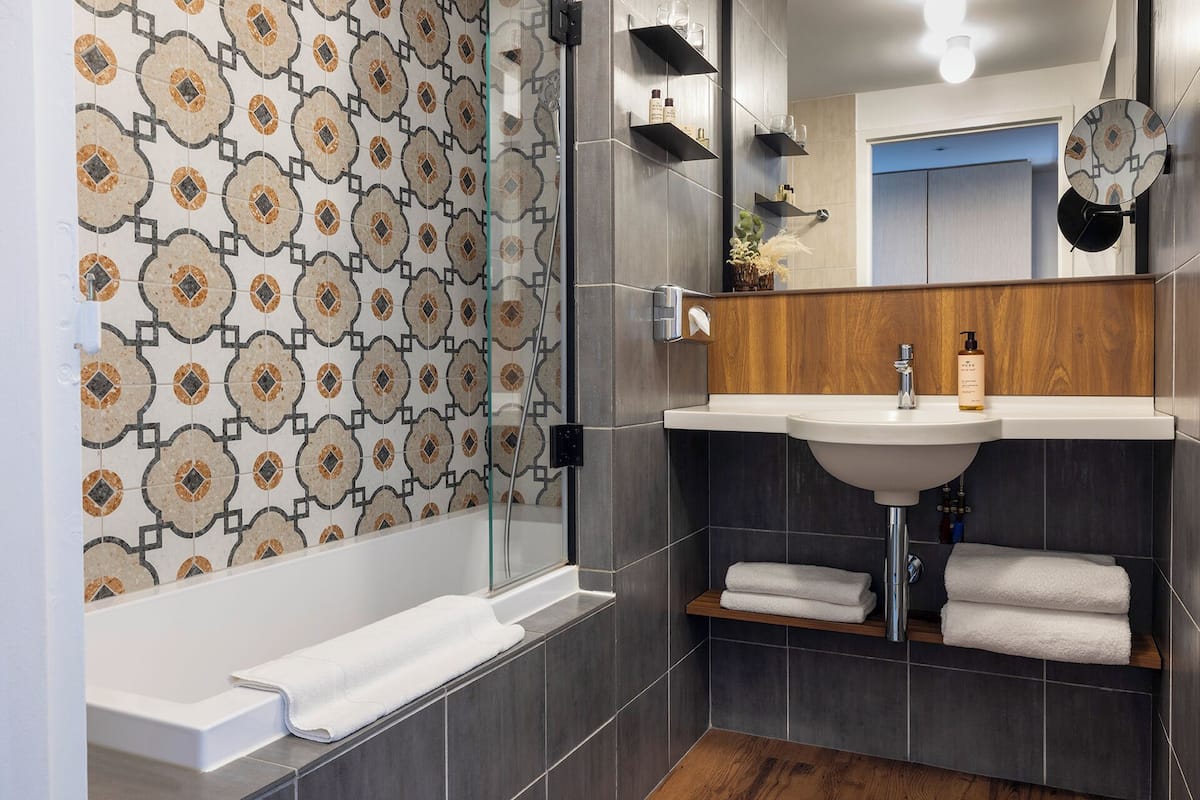 superior room, 1 queen bed, lake view (twin bed on request) | minibar, in-room safe, desk, laptop workspace