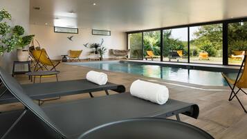 Indoor pool, pool loungers
