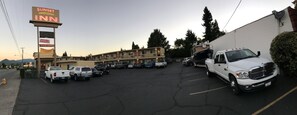 Property grounds - Sunset Inn (Grants Pass)