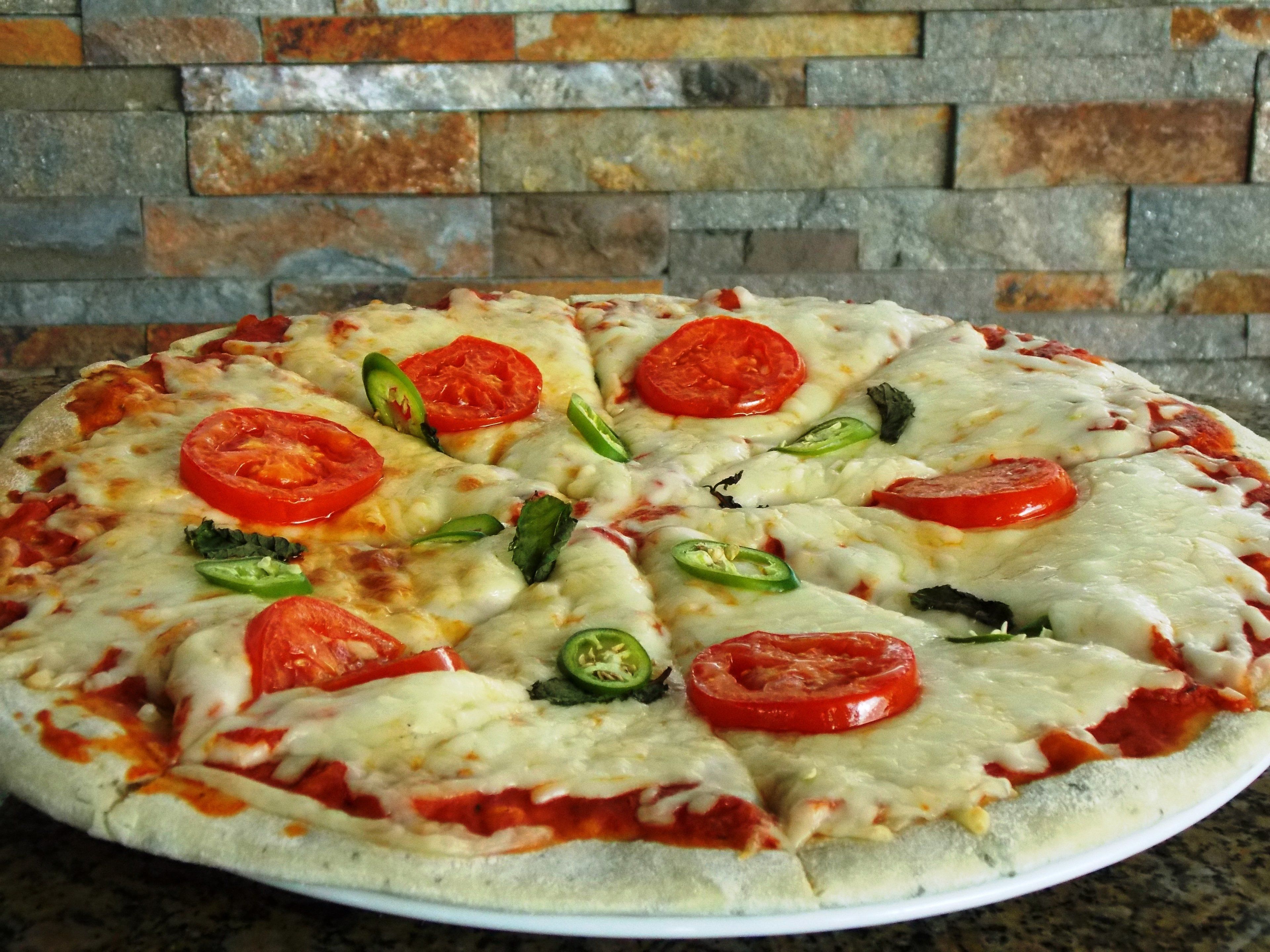 2 nhà hàng, phục vụ bữa sáng, bữa trưa, món ăn mang phong cách quốc tế 