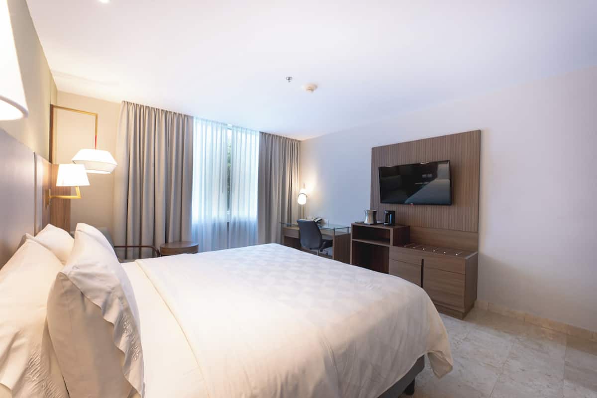 Habitación estándar, 1 cama King size | Ropa de cama de alta calidad y caja de seguridad en la habitación