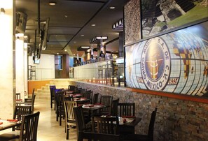 2 restaurants, breakfast, lunch, dinner served; international cuisine