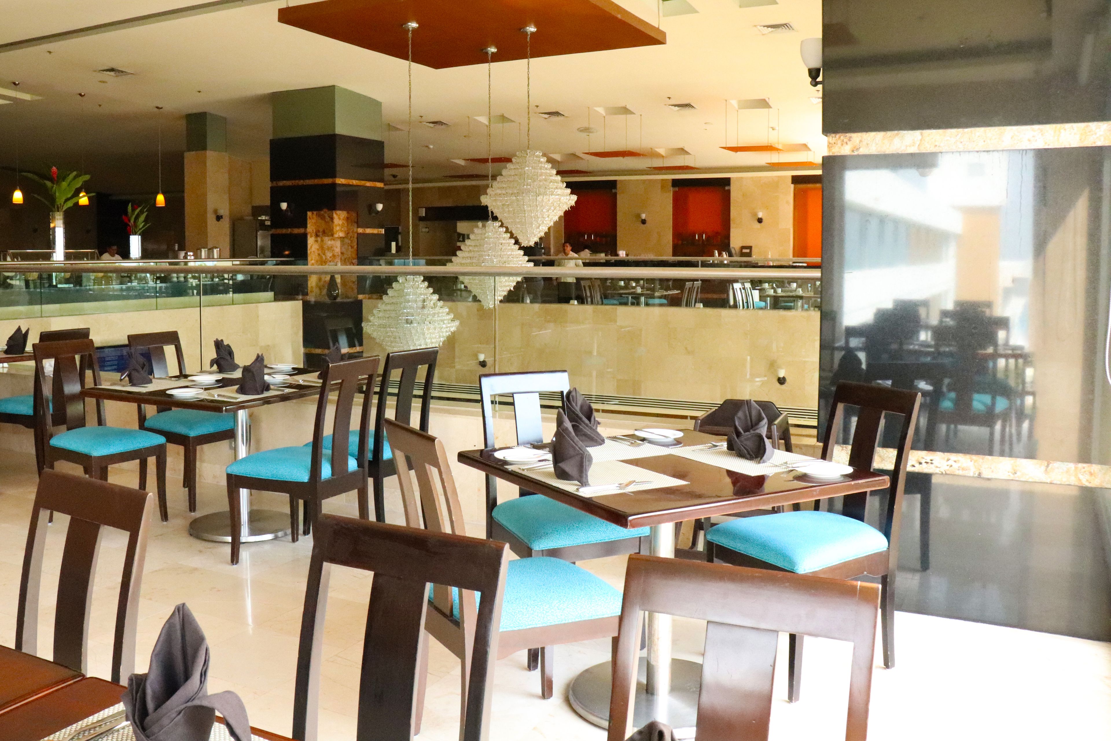 2 restaurants, breakfast, lunch, dinner served; international cuisine