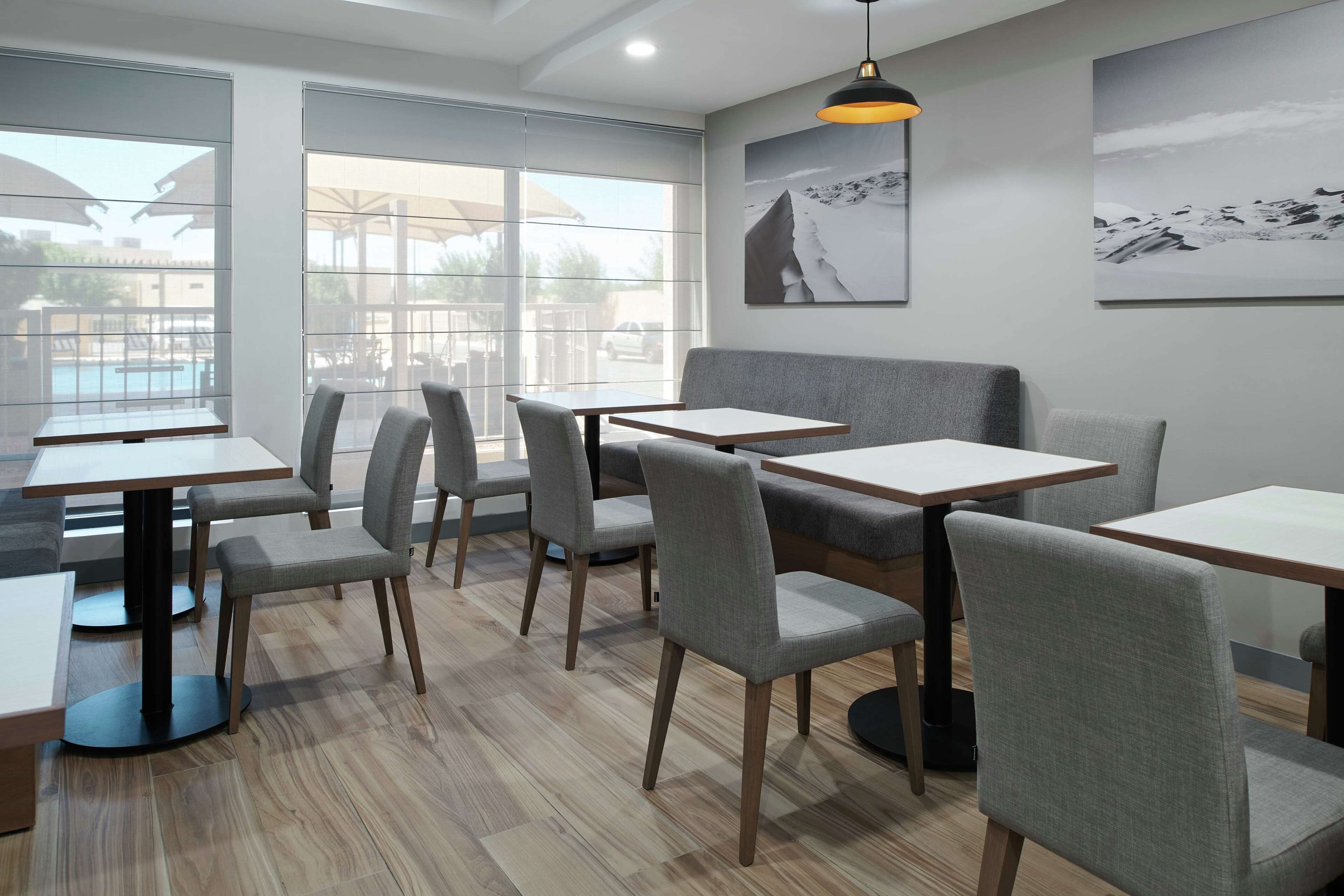 Desayuno bufé gratuito y diario