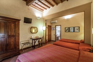 Una cassaforte in camera, una scrivania, Wi-Fi gratuito, lenzuola