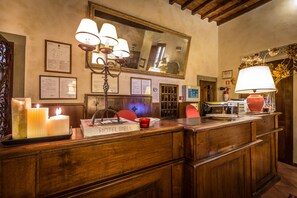 Concierge desk - Hotel Marios (Florence)