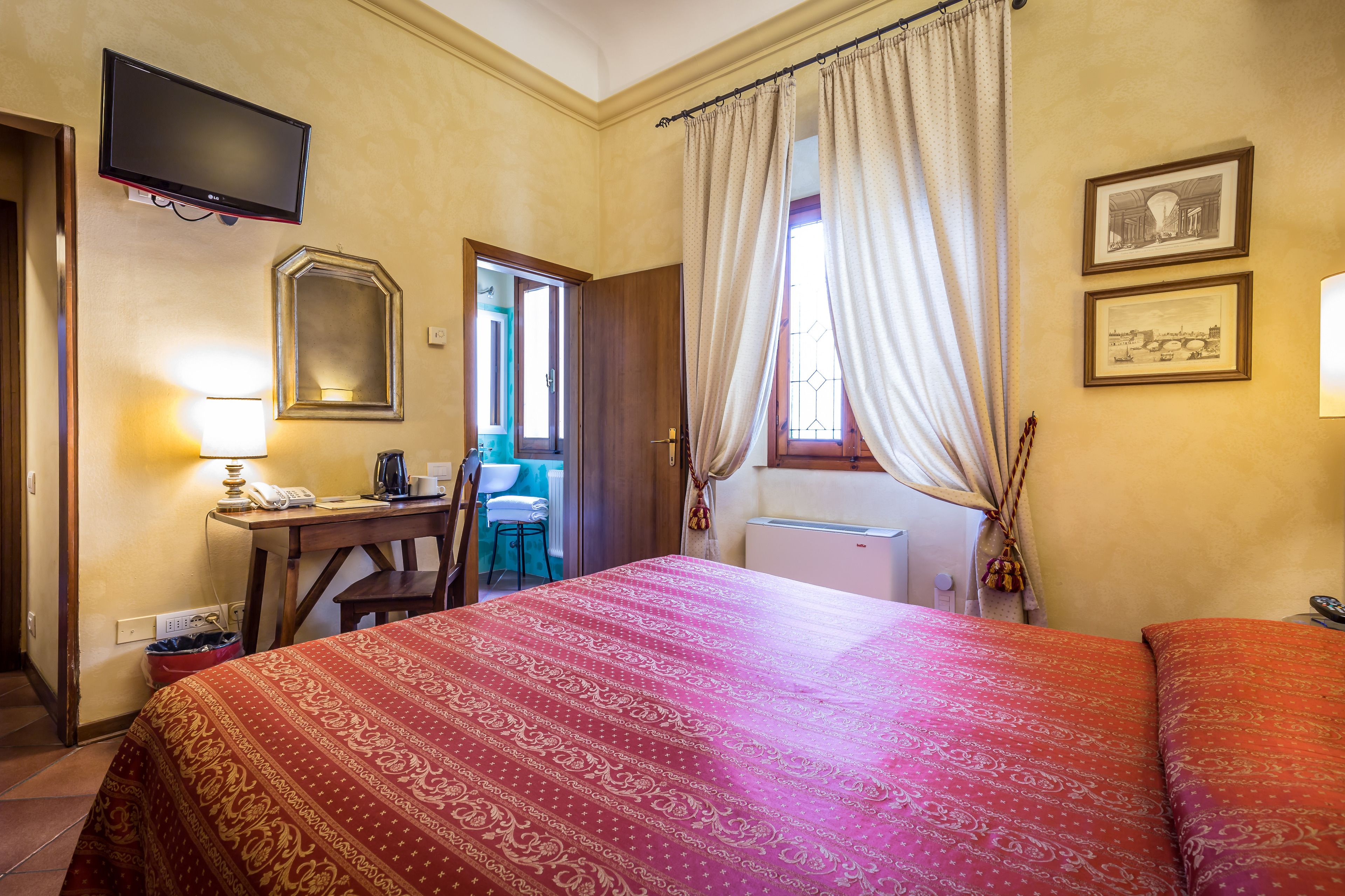 standard double or twin room | 1 bedroom, in-room safe, desk, free wifi