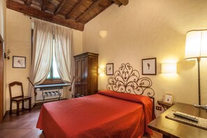 In-room safe, desk, free WiFi, bed sheets - Hotel Marios (Florence)