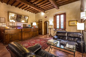 Property entrance - Hotel Marios (Florence)