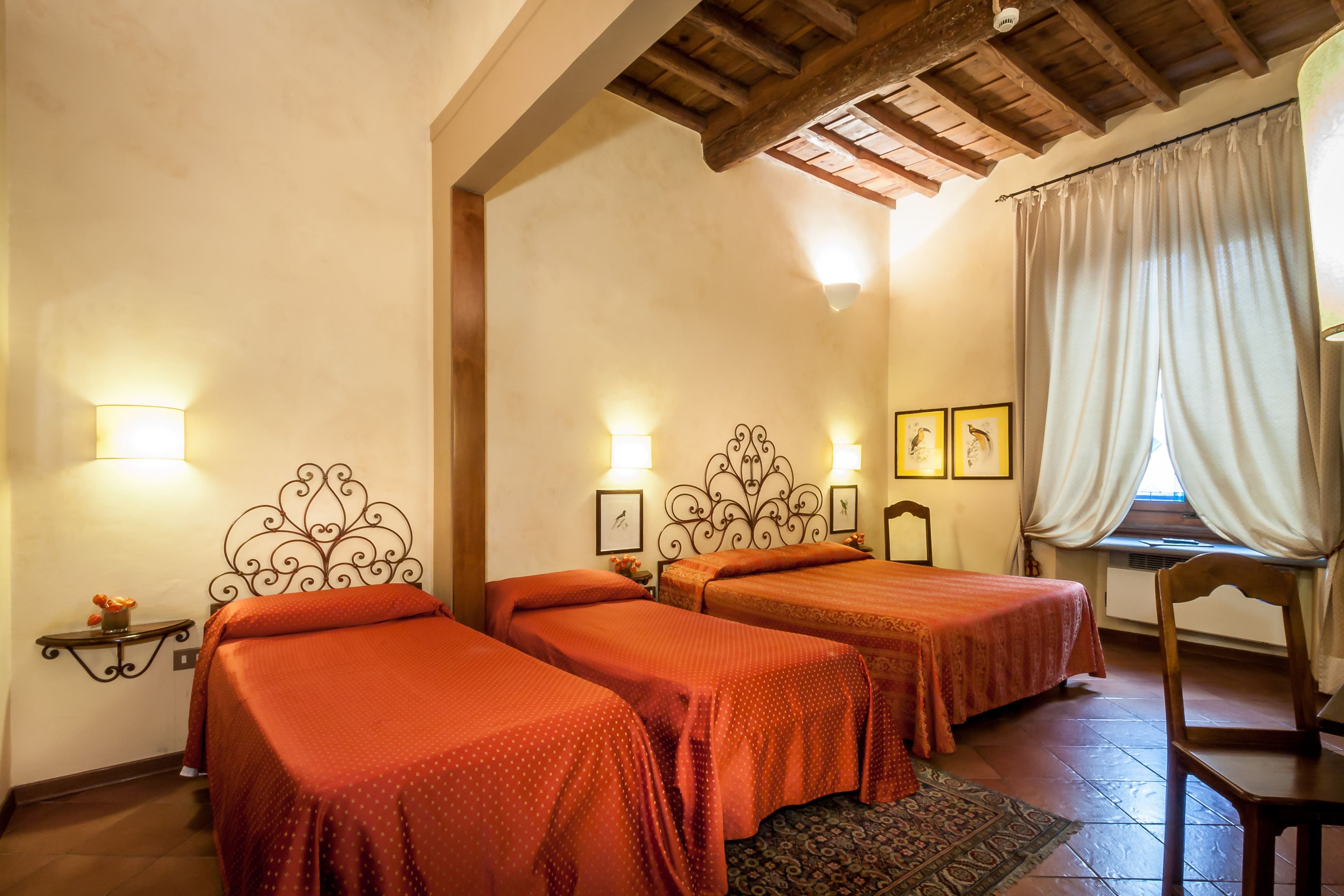 triple room | 1 bedroom, in-room safe, desk, free wifi