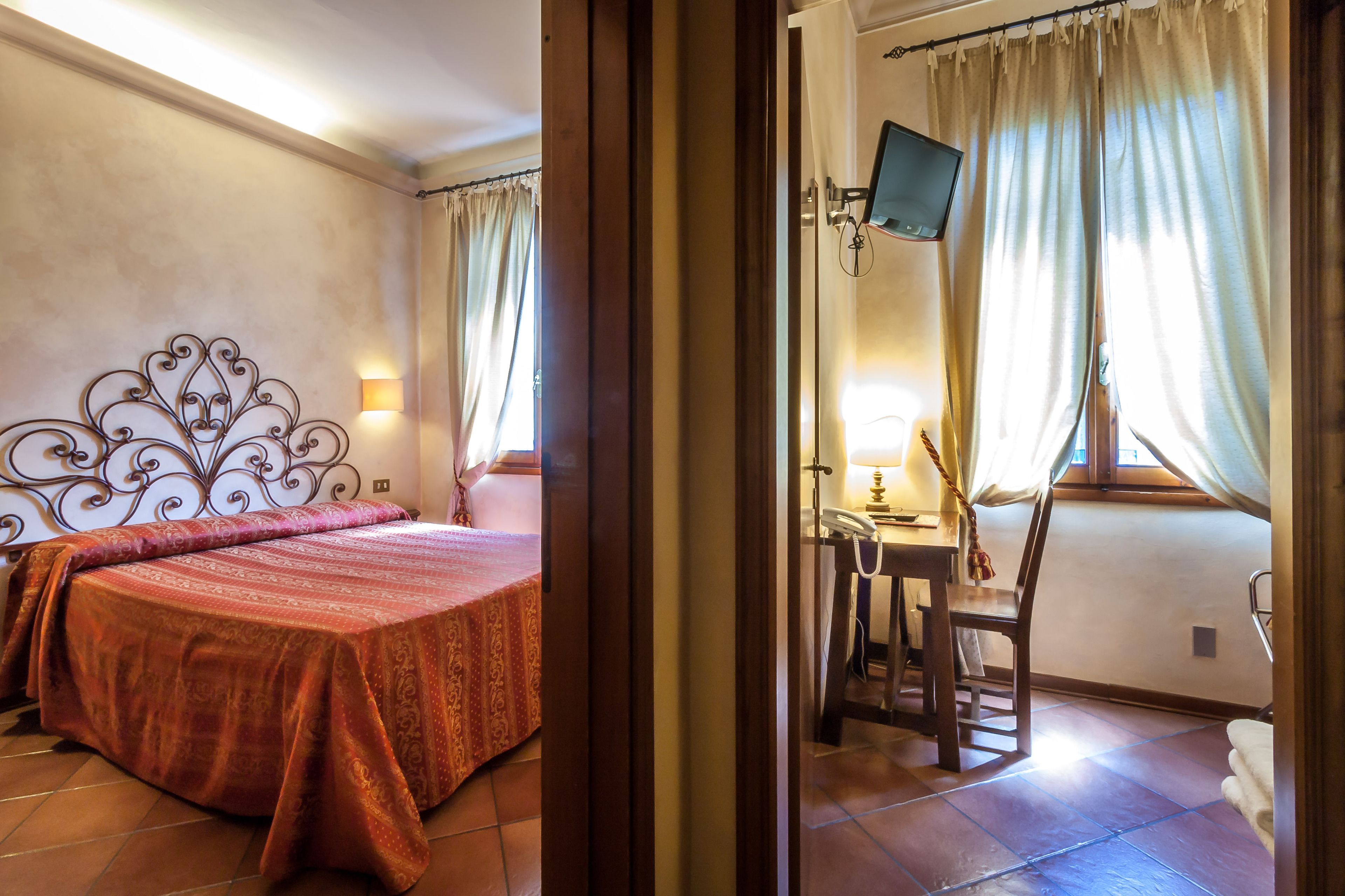 triple room | 1 bedroom, in-room safe, desk, free wifi