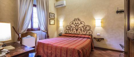 스탠다드 더블룸 또는 트윈룸 | 객실 내 금고, 책상, 무료 WiFi, 침대 시트