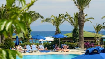 Outdoor pool, pool umbrellas, sun loungers