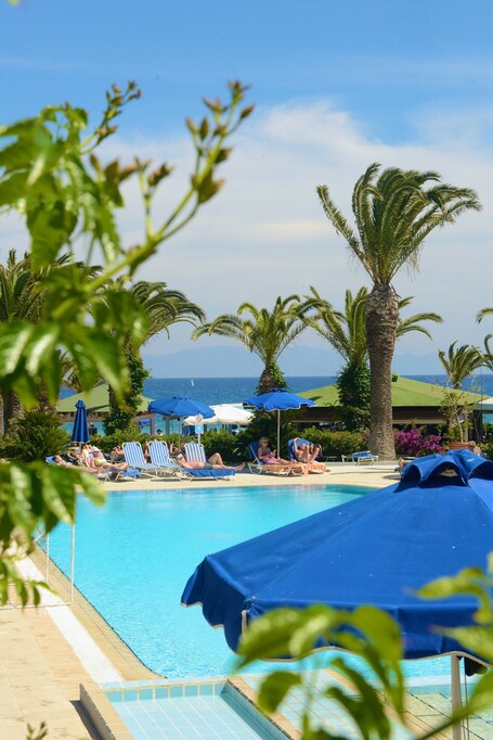 Blue Horizon Hotel - view 3