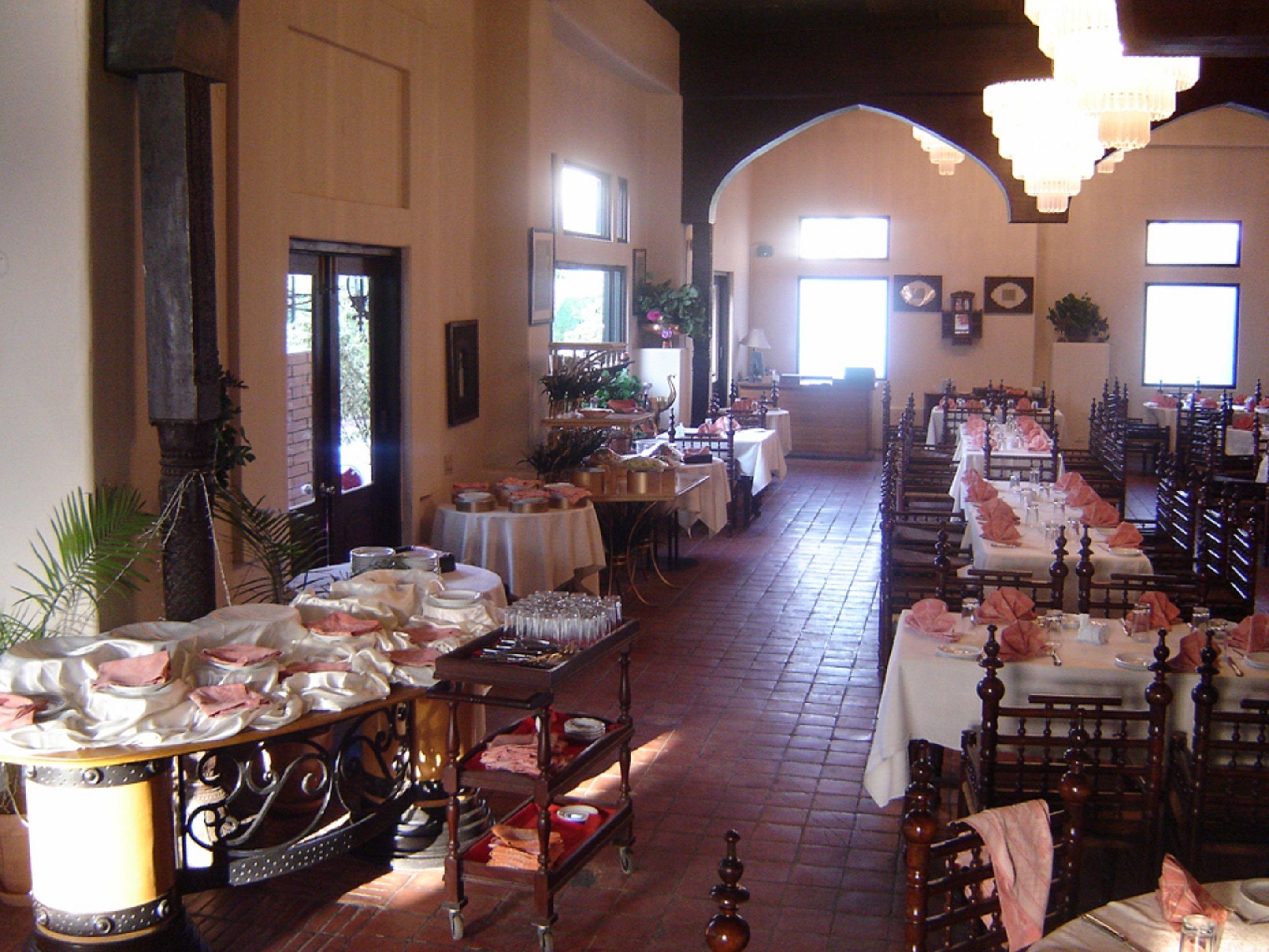 5 restaurants; breakfast, lunch, dinner and brunch served 