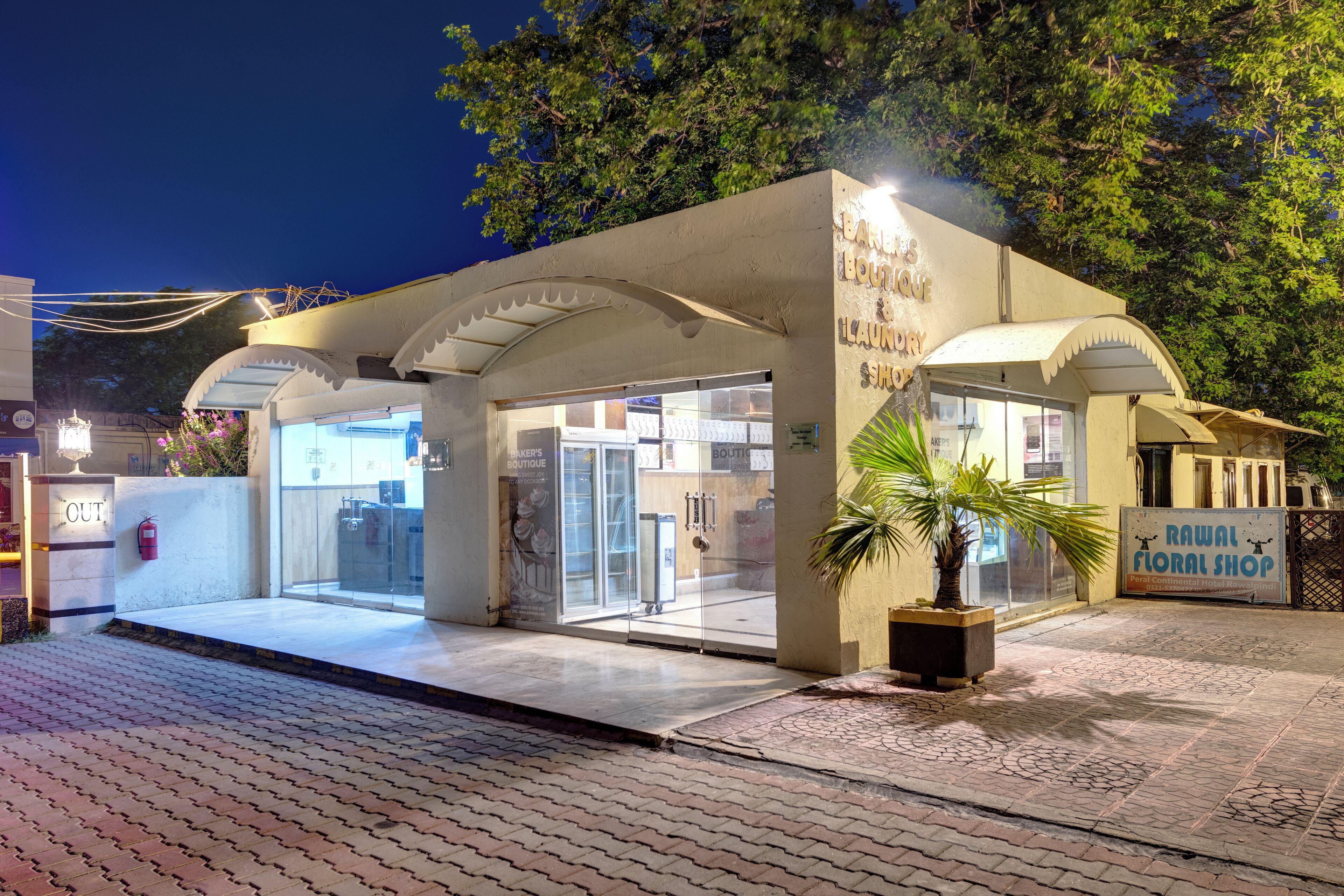 5 restaurants, breakfast, lunch served; local and international cuisine 