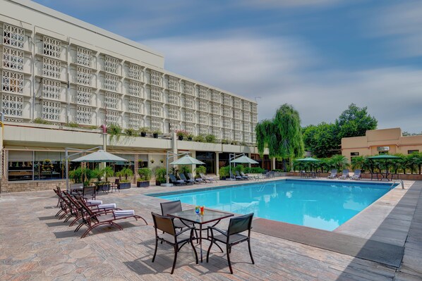 Outdoor pool, pool umbrellas, sun loungers