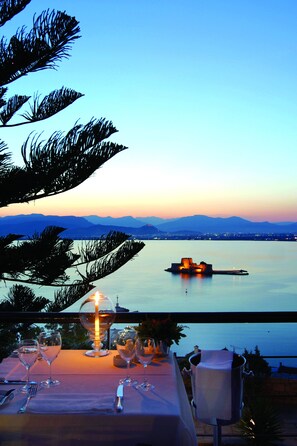 Lunch and dinner served, ocean views  - Nafplia Palace Hotel & Villas (Nafplio)