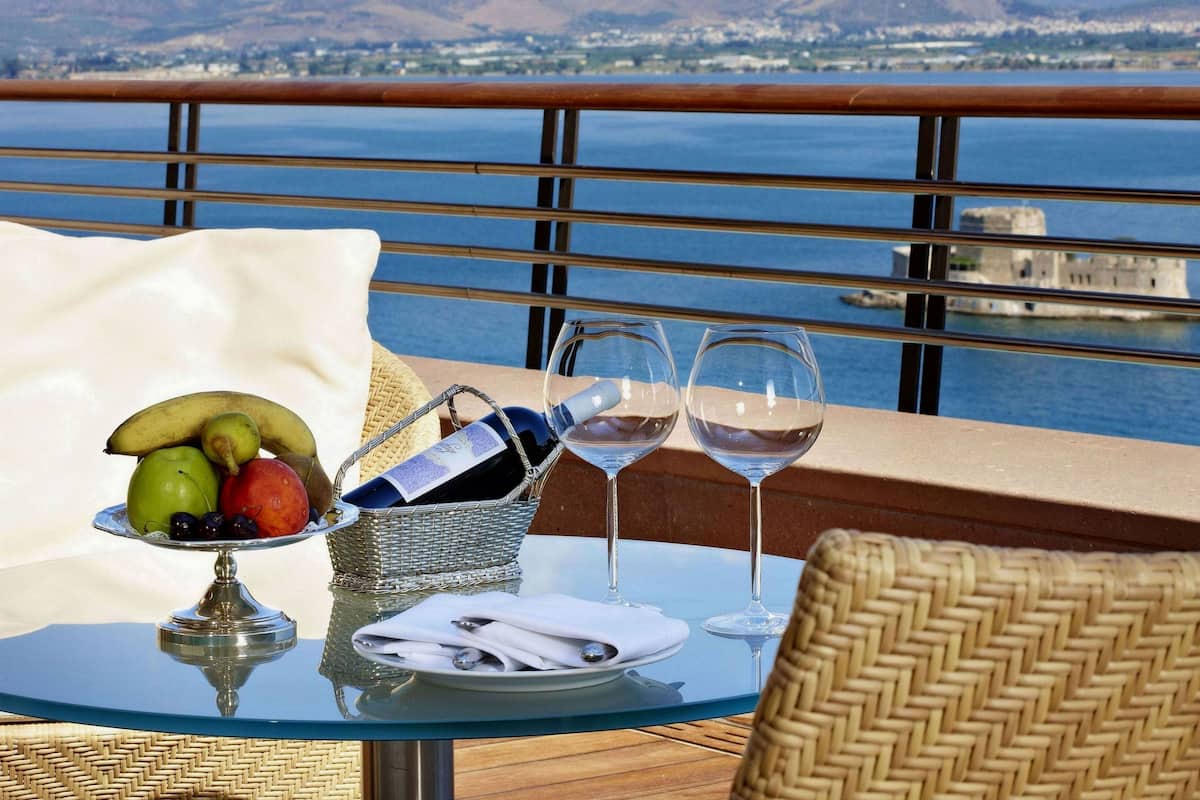 Luxury-Villa, Whirlpool, Meerblick | Minibar, Zimmersafe, Schreibtisch, schallisolierte Zimmer