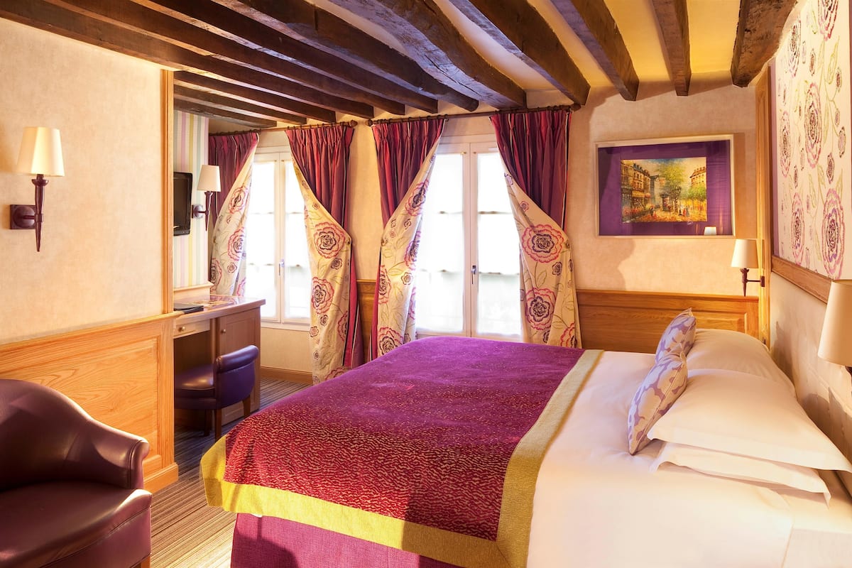 Memory foam beds, minibar, in-room safe, desk