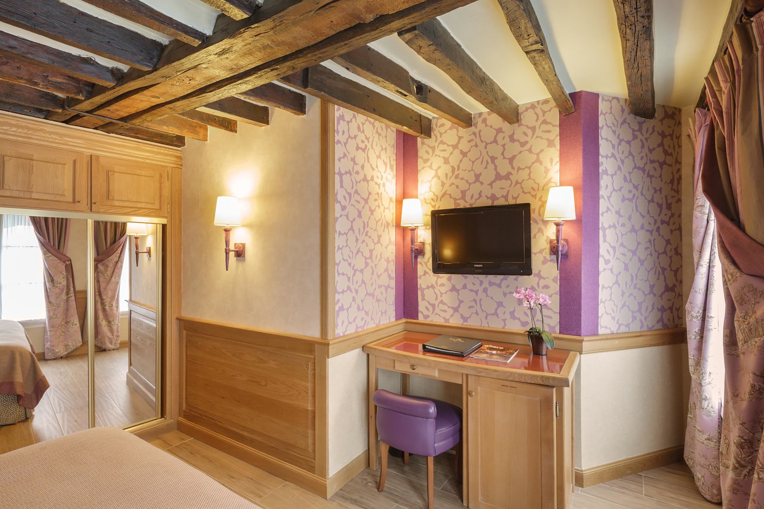 superior double or twin room | memory-foam beds, minibar, in-room safe, desk