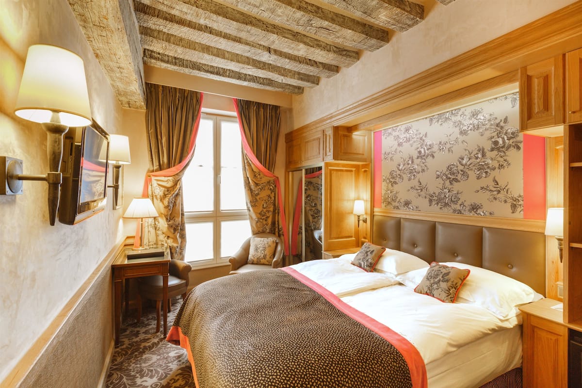 Memory foam beds, minibar, in-room safe, desk