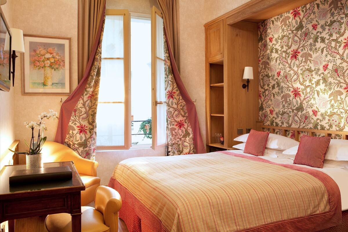 Memory-foam beds, minibar, in-room safe, desk