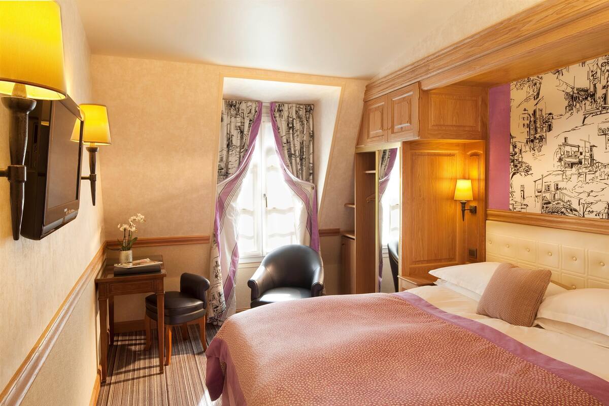 Memory-foam beds, minibar, in-room safe, desk