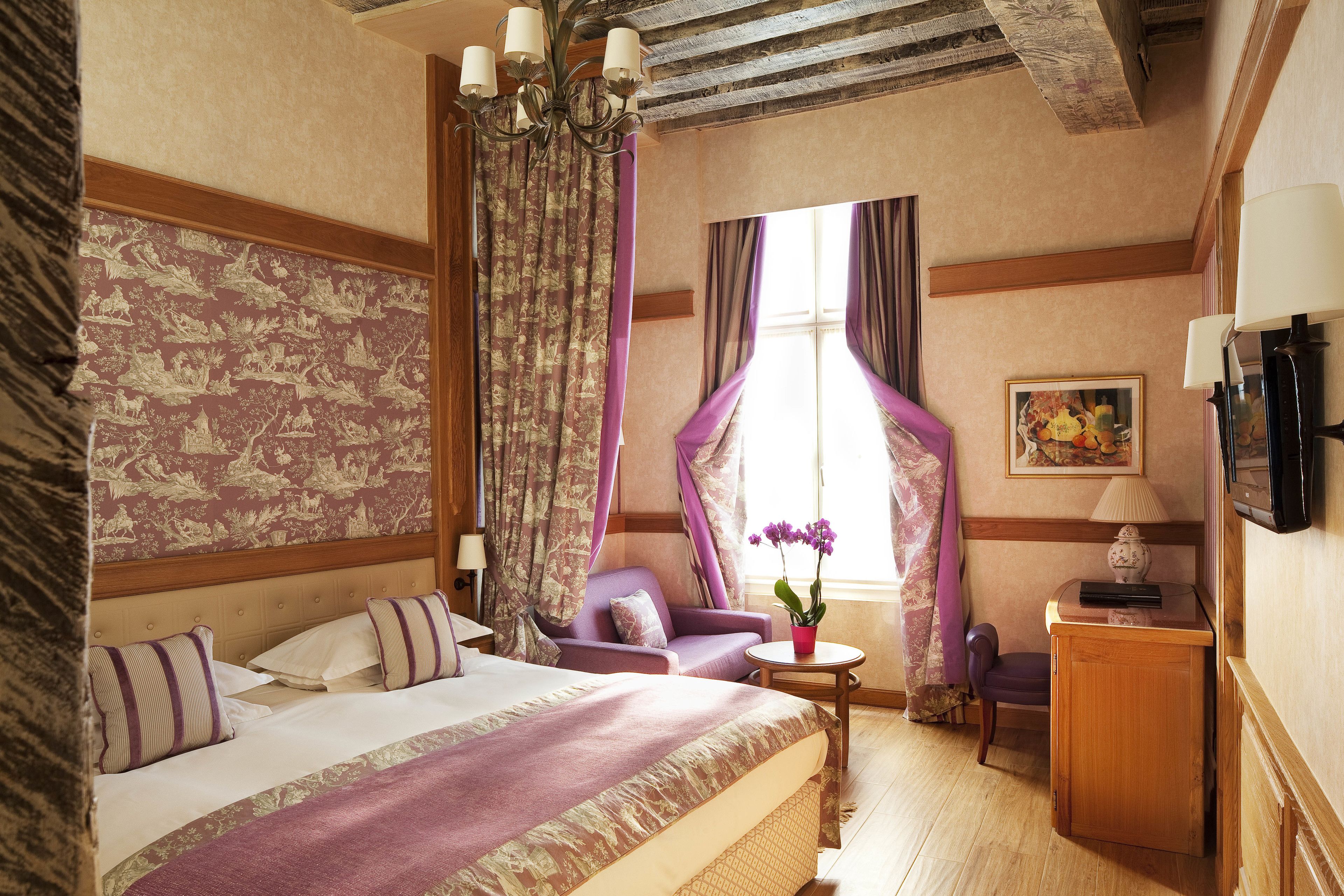 executive double or twin room | memory-foam beds, minibar, in-room safe, desk