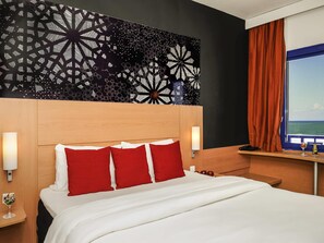 Standard-Doppelzimmer, 1 Doppelbett | 1 Schlafzimmer, hochwertige Bettwaren, Zimmersafe, Schreibtisch