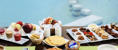 Desayuno buffet diario (MAD 65 por persona)