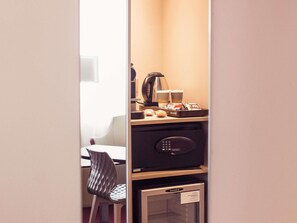 1 bedroom, premium bedding, minibar, in-room safe