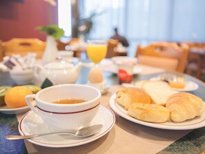 Daily buffet breakfast (EUR 17.50 per person)