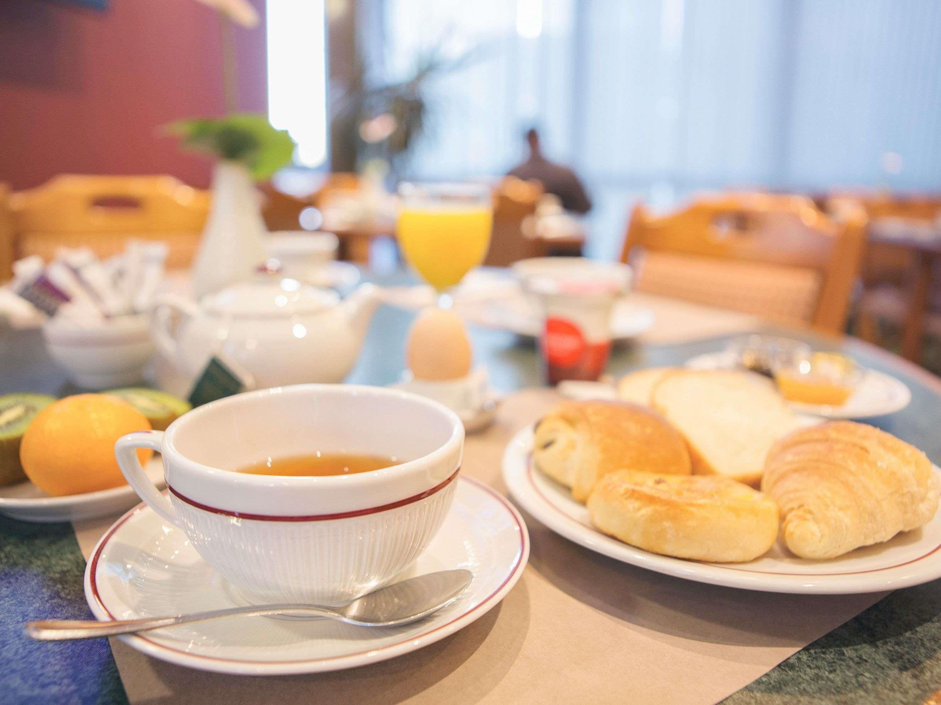 Daily buffet breakfast for a fee