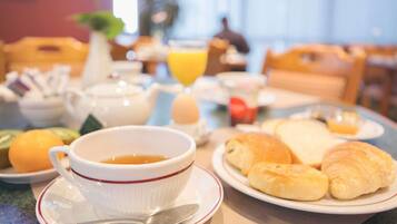 Daily buffet breakfast for a fee