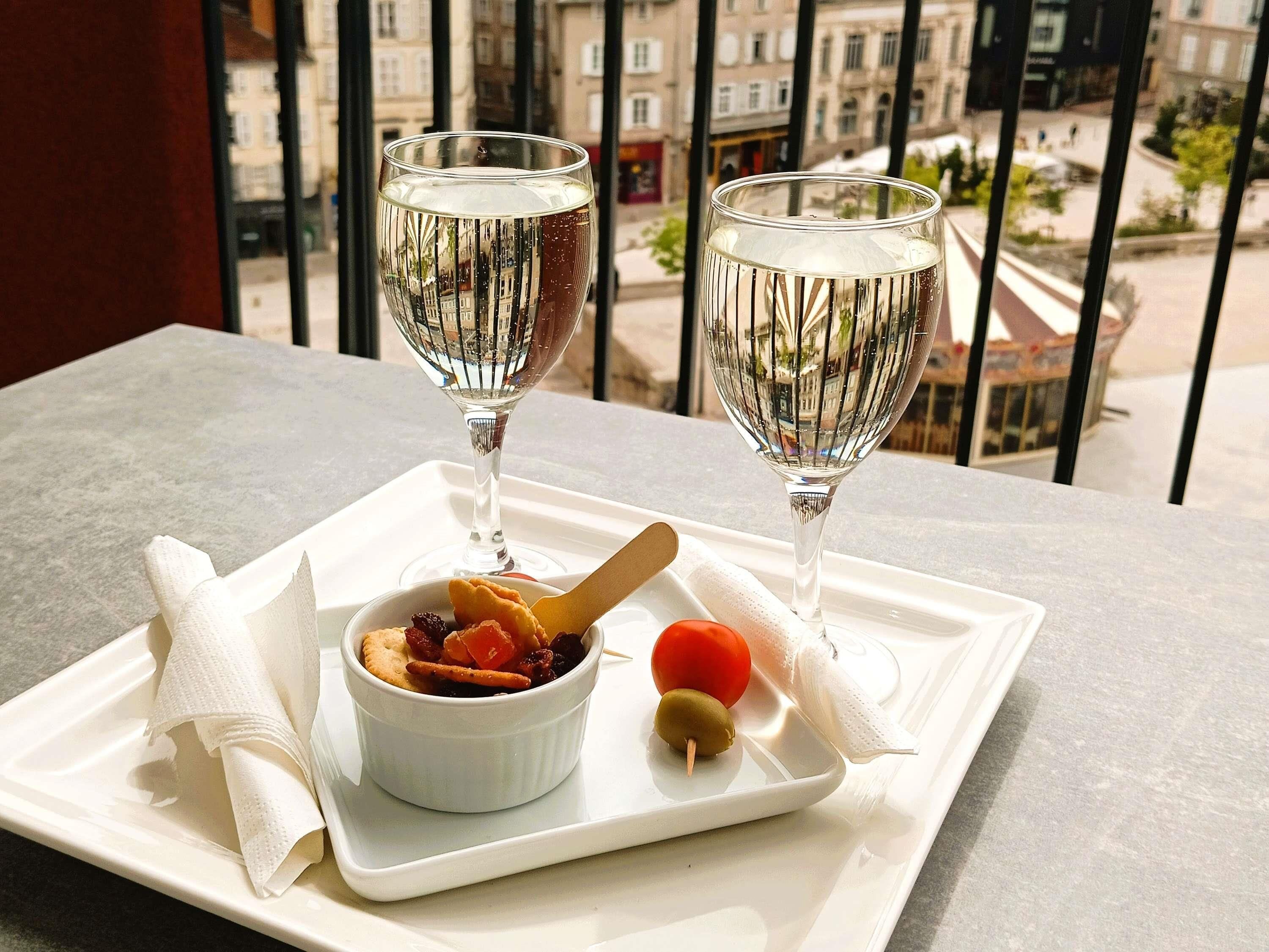 Superior Room, Balcony (Bath) | 1 bilik tidur, peralatan tempat tidur premium, bar mini 