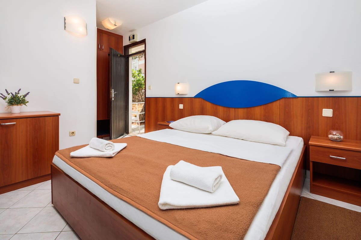 1 habitación, wifi gratis y ropa de cama