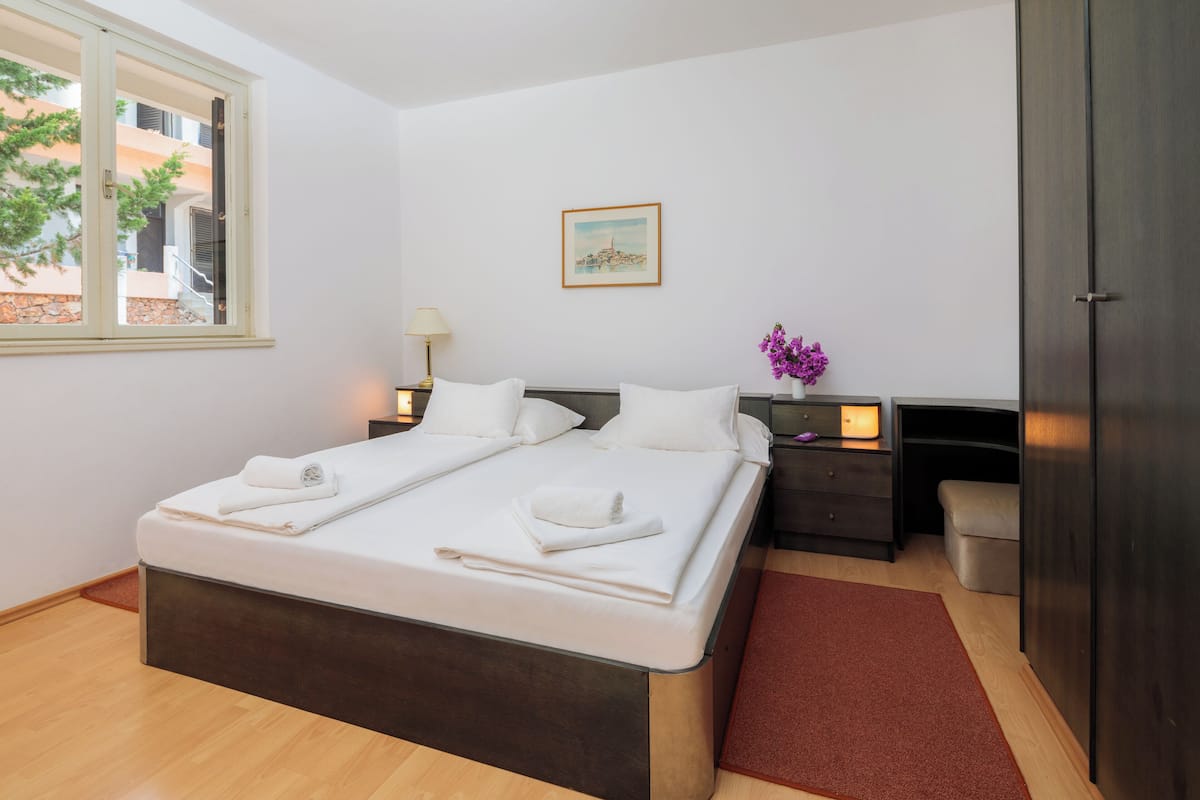 1 habitación, wifi gratis y ropa de cama