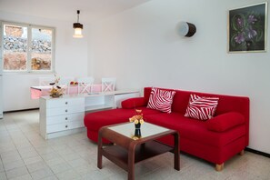 舒适公寓, 2 间卧室 | 起居区 | 电视