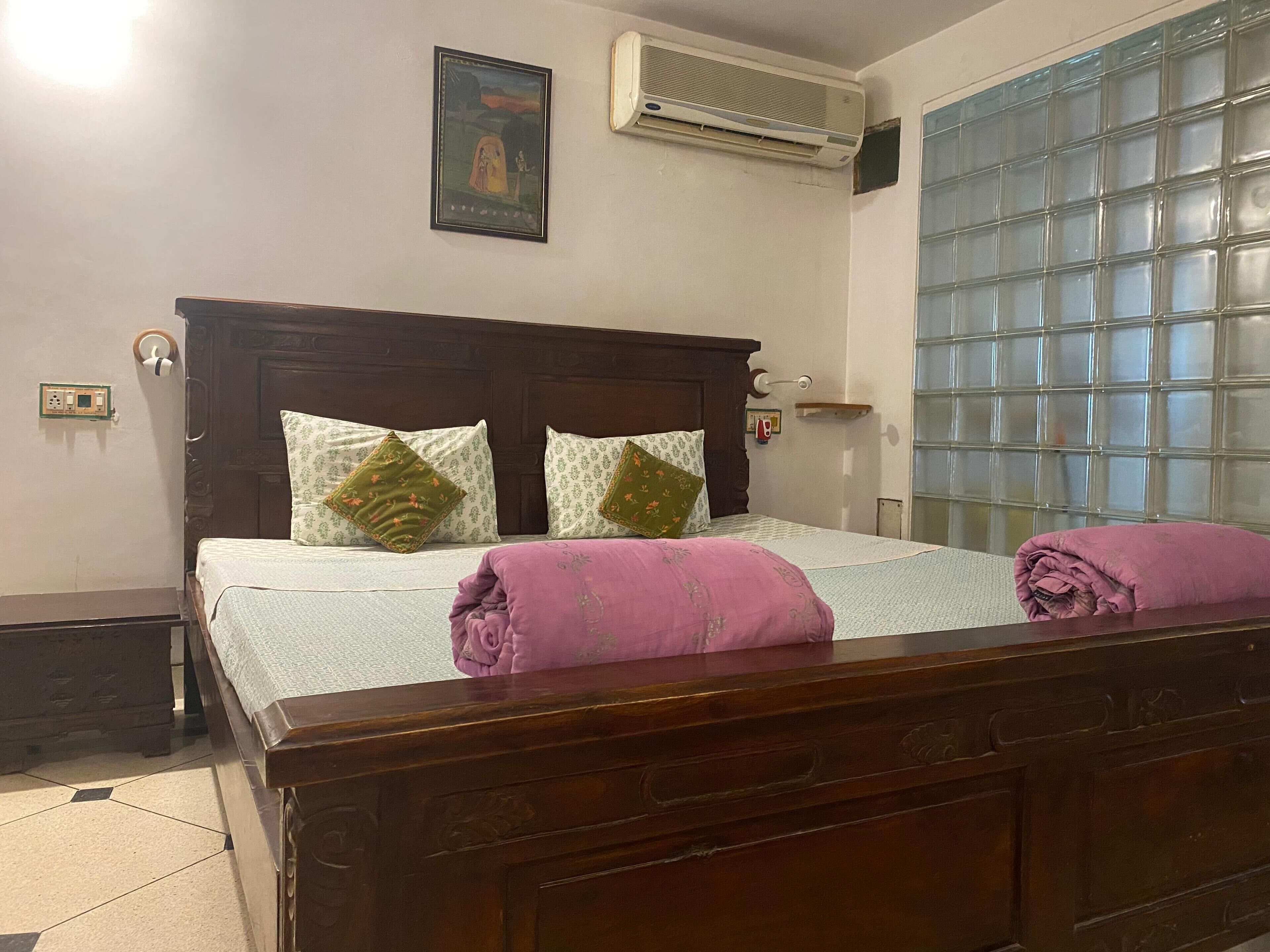 luxury double room | 1 bedroom, desk, soundproofing, iron/ironing board