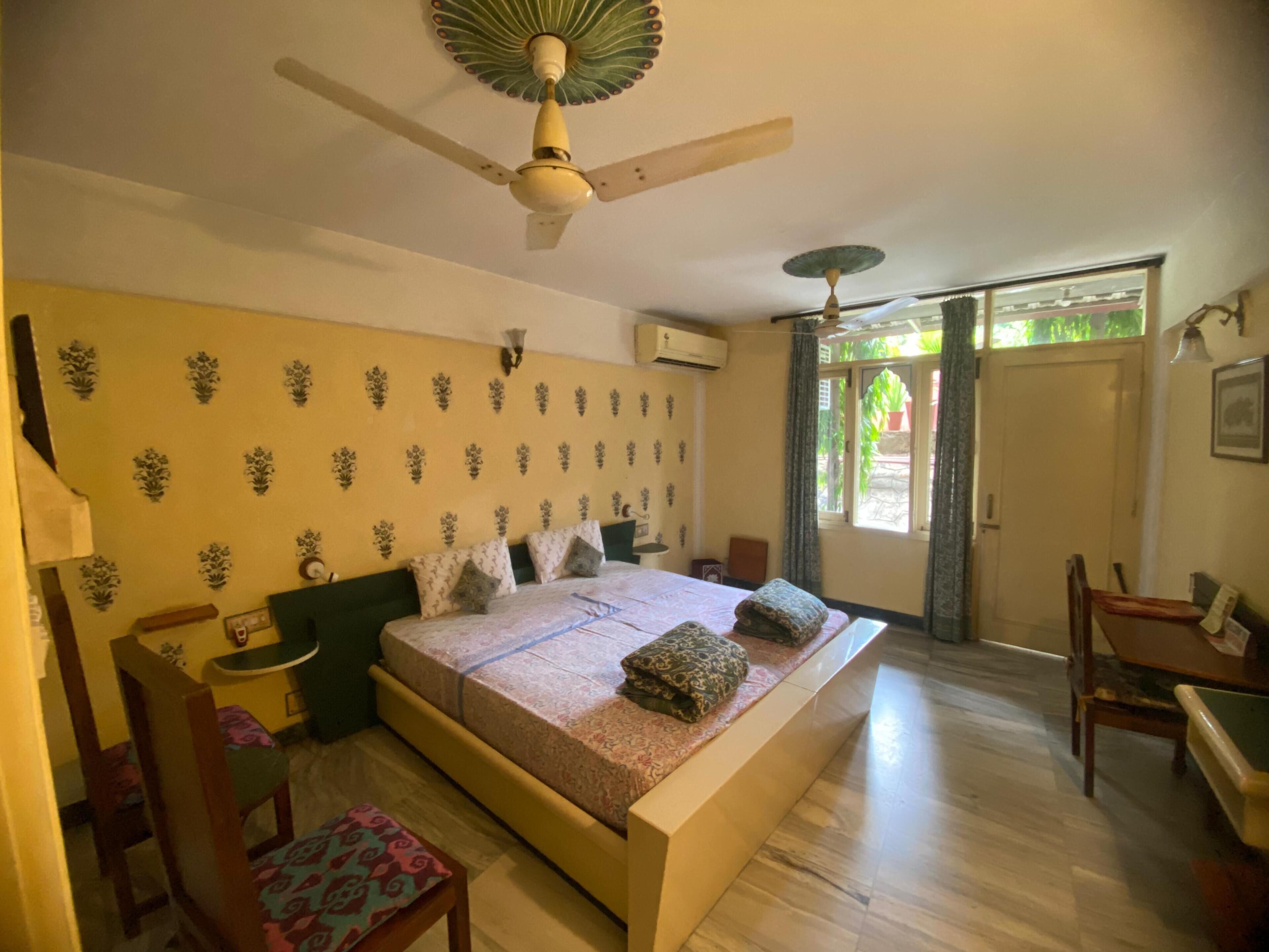 luxury double room | 1 bedroom, desk, soundproofing, iron/ironing board