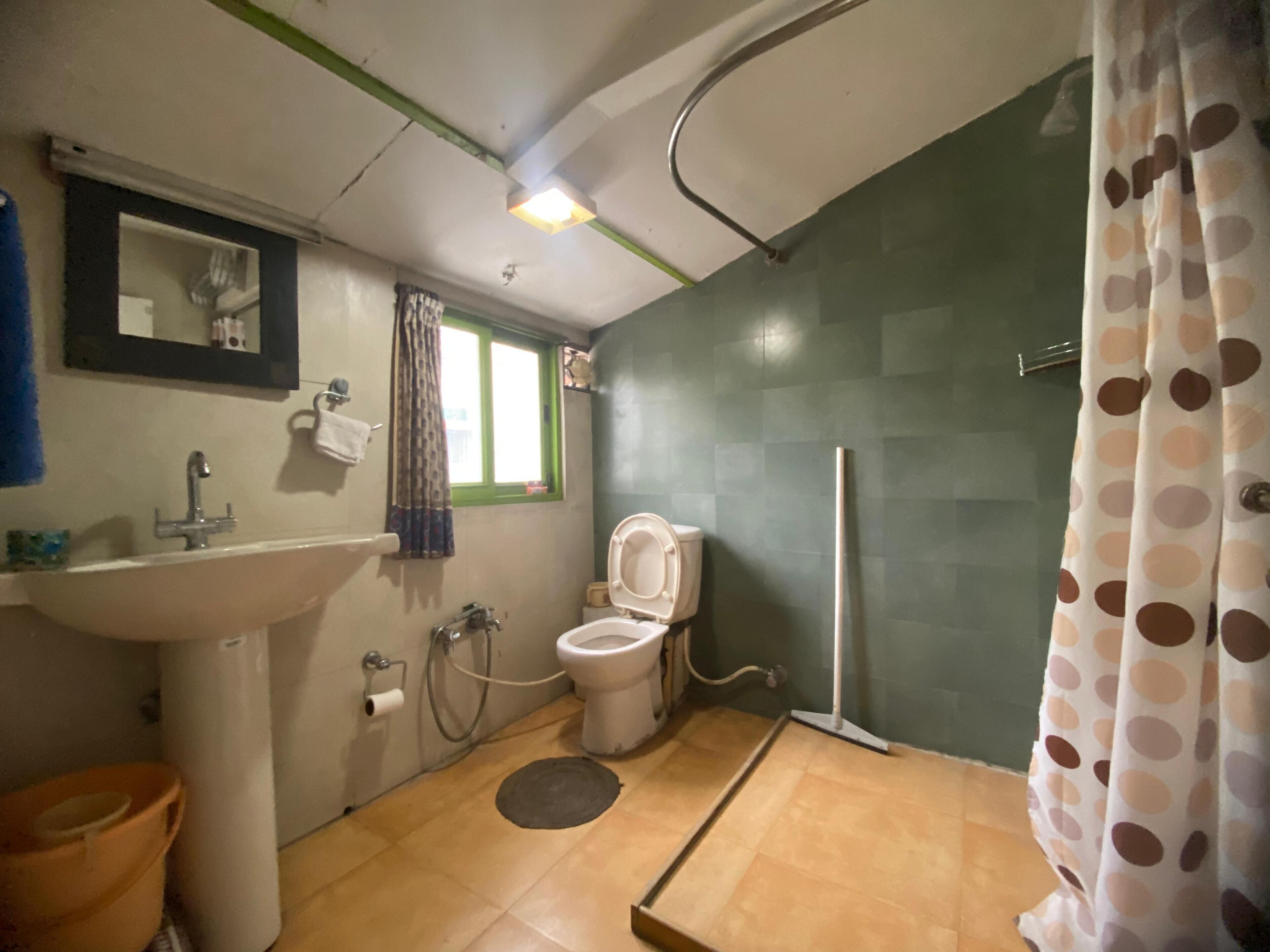 classic room | bathroom | shower, rainfall showerhead, free toiletries, hair dryer