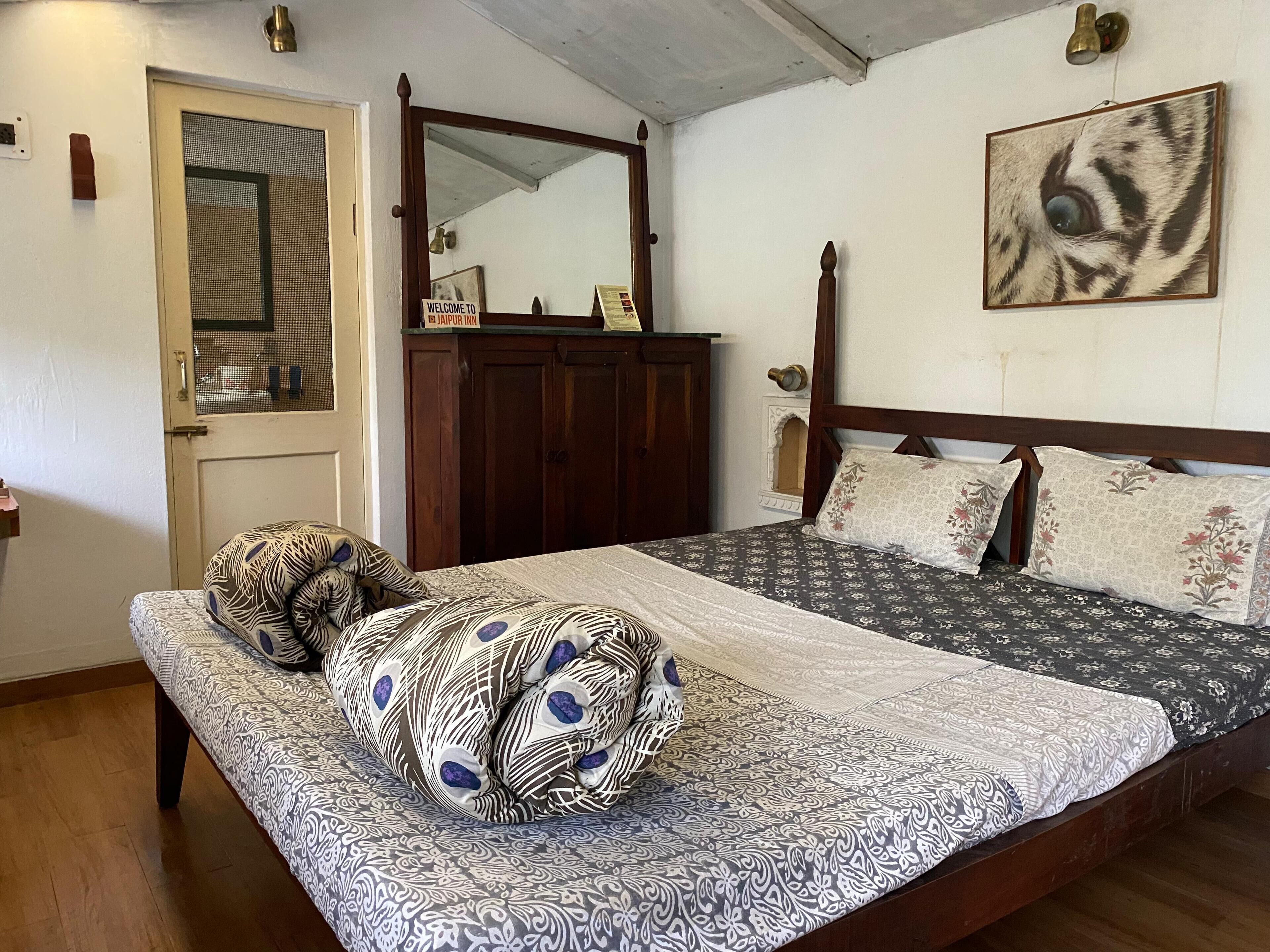 basic room | 1 bedroom, desk, soundproofing, iron/ironing board