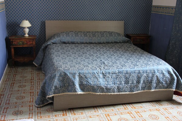 Soundproofing, iron/ironing board, rollaway beds, free WiFi