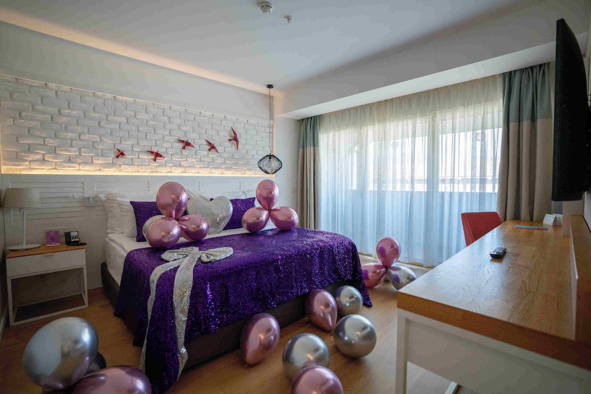 Honeymoon Room | Premium bedding, free minibar, in-room safe, desk