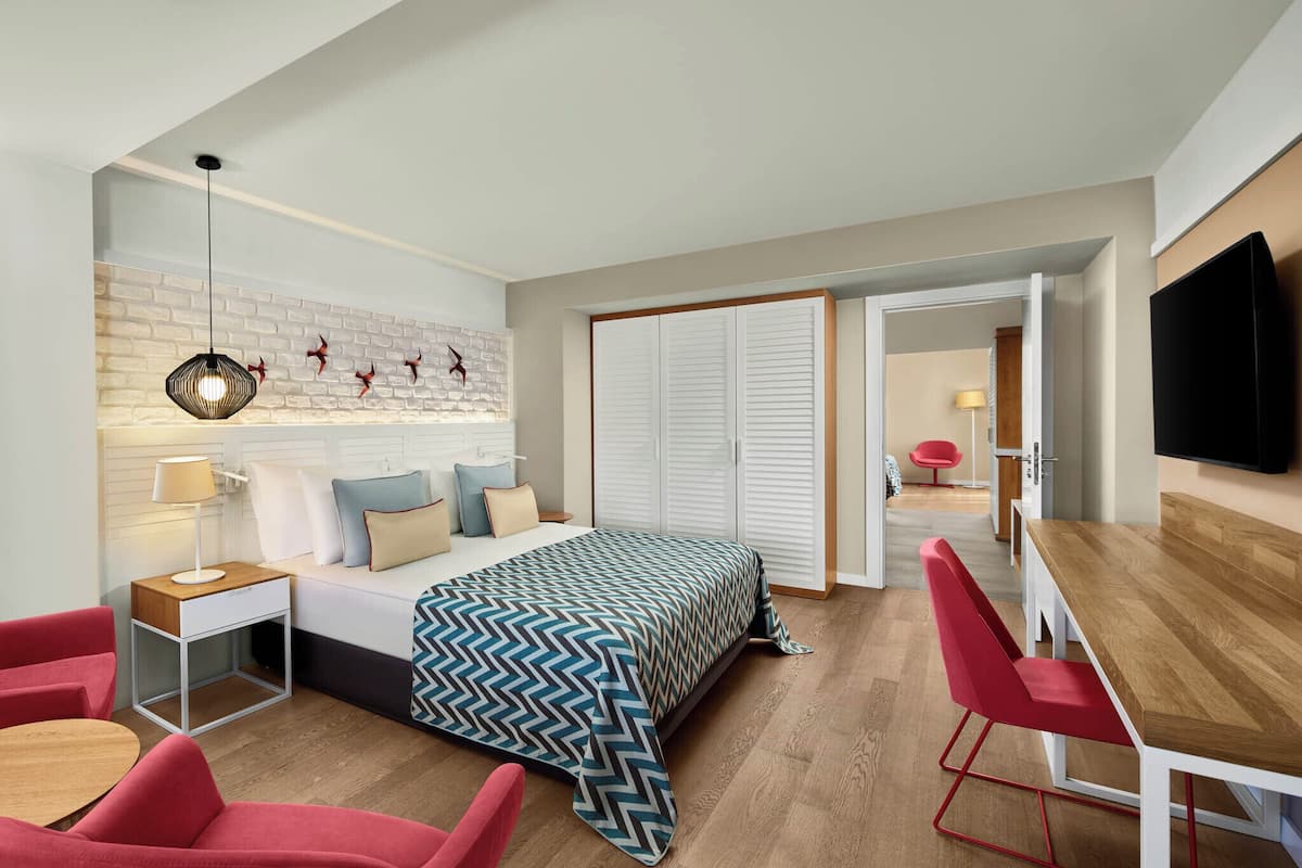 Ropa de cama de alta calidad y minibar con artículos gratuitos