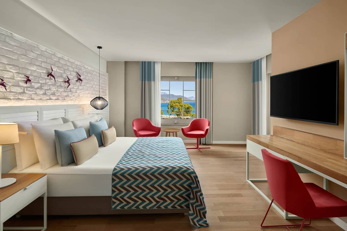 Premium bedding, free minibar, in-room safe, desk