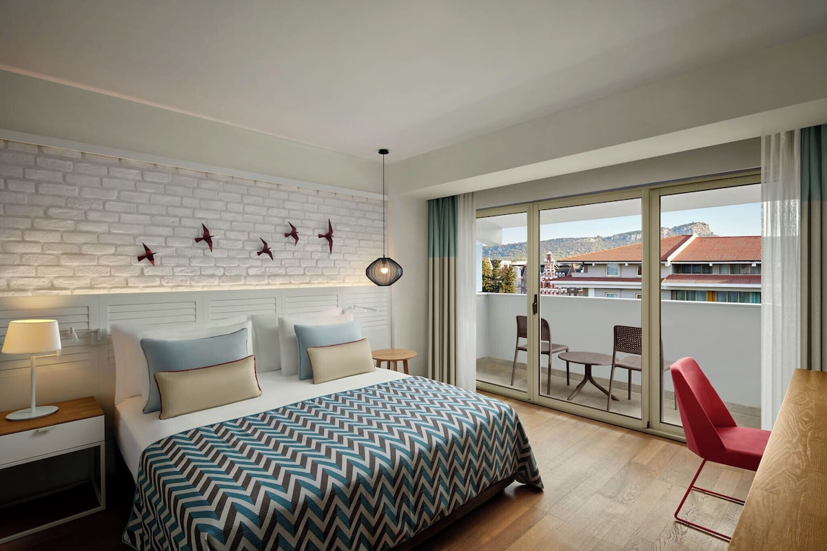 Ropa de cama de alta calidad y minibar con artículos gratuitos