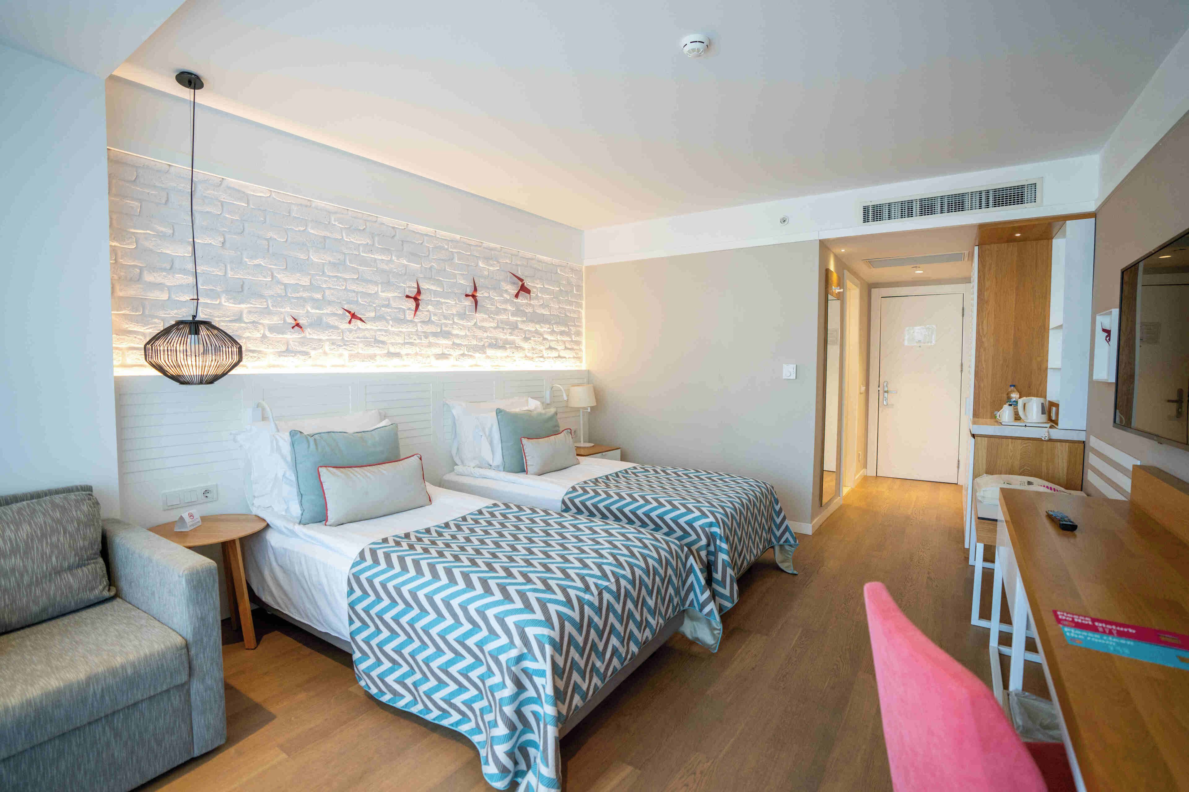 Superior Room | Premium bedding, free minibar, in-room safe, desk