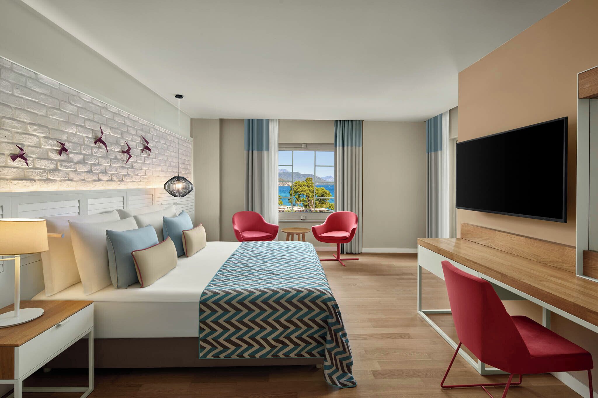 Deluxe Suite, Jetted Tub | Premium bedding, free minibar, in-room safe, desk